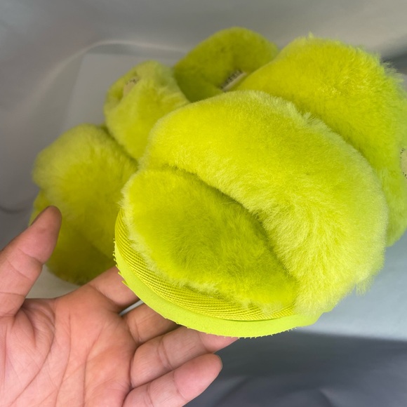 Dearfoams Fireside lime green size 10 women’s faux fur open toed slippers. - Picture 2 of 5